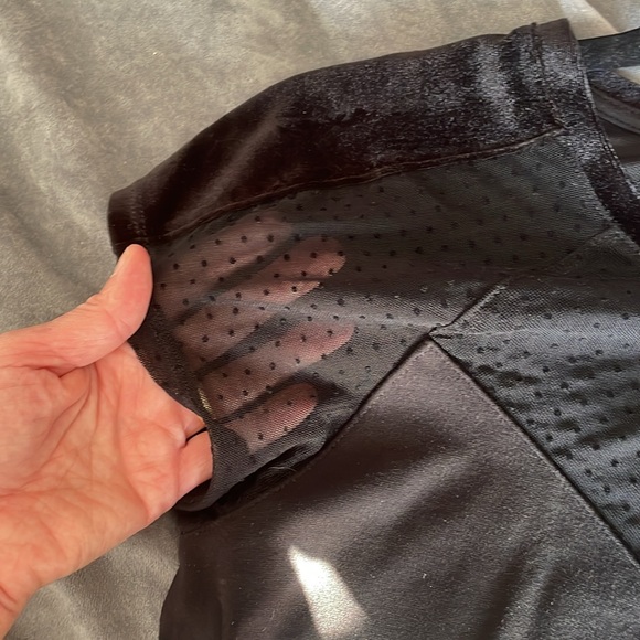 RW & Co black T shirt with sheer sleeves and velvet - Picture 5 of 10